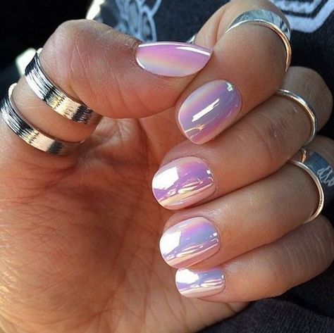 17 Chrome Nails - Gorgeous chrome iridescent nails. Nail Design Gold, Chrome Nail Colors, Ombre Chrome Nails, White Chrome Nails, Wedding Acrylic Nails, Coffin Acrylic Nails, Pink Chrome Nails, Water Color Nails, Milky Nails