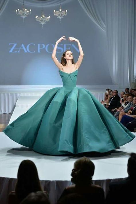 Zac Posen, Couture Gowns, Gorgeous Gowns, Beautiful Gowns, Dream Dress, Couture Fashion, Pretty Dresses, Runway Fashion, Green Dress