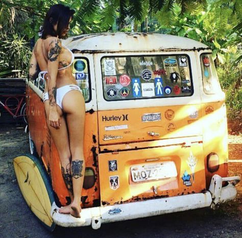 Vw Minibus, Volkswagen Minibus, Hot Vw, Bus Girl, T1 Bus, Vans Girl, Мотоциклы Cafe Racers, Vw Art, Vintage Vw Bus