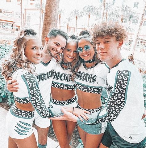 Cheer Athletics Cheetahs, Cheer Aesthetic, Cheer Team Pictures, Cheer Photos, Cute Cheer Pictures, Cheers Photo, Cheerleading Team, Cheer Uniforms, Cheer Athletics