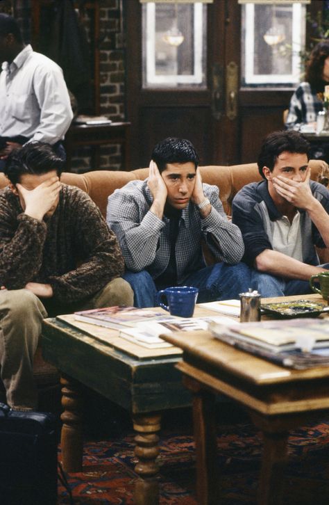 Episode 21: “The One with the Fake Monica” | 27 Amazing Rare Photos From The First Season Of "Friends" Friends 1994, Friends Scenes, Matt Leblanc, David Schwimmer, Friends Poster, Ross Geller, Friends Cast, Septième Art, Friends Moments