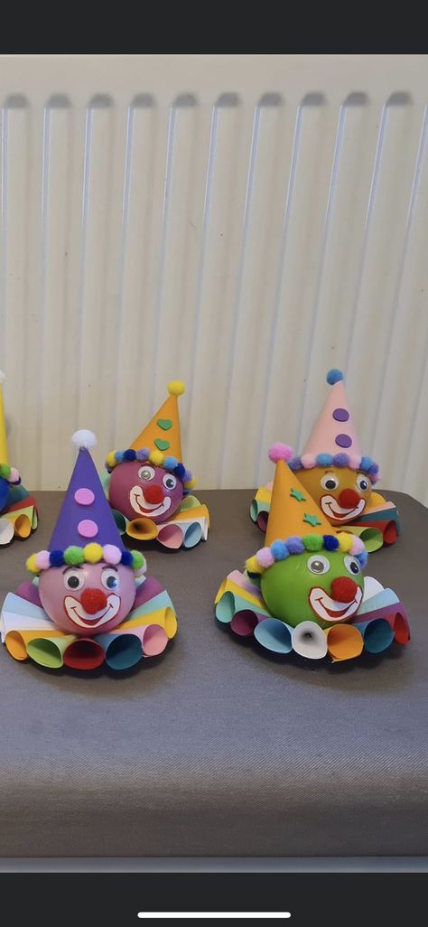 Clown Crafts, Carnival Crafts, Candy Theme Birthday Party, Výtvarné Reference, Egg Carton Crafts, Classroom Art Projects, Paper Crafts Origami, Art N Craft, Paper Crafts For Kids