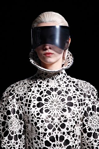 Lazer cut, sci-fi,  F12 McQueen Laser Cut Fashion, Yiqing Yin, Structured Fashion, Cut Glasses, Space Fashion, Lazer Cut, 3d Fashion, Harrison Ford, Ex Machina