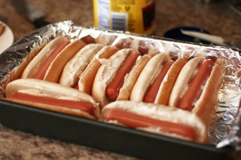 Broiled Hot Dogs, Oven Hot Dogs, Boiled Hot Dogs, Baked Hot Dogs, Making Hot Dogs, Grilling Hot Dogs, Hot Dogs Recipes, Hot Dog Chili, Baked Recipes