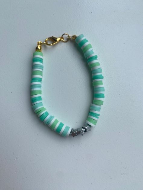 Clay Bead Bracelet Ideas Blue And Green, Blue And Green Bracelet Ideas, Green Clay Bead Bracelet, Heishi Bracelet, Preppy Bracelets, Clay Bead Bracelet, Green Clay, Beads Bracelet Design, Clay Bead