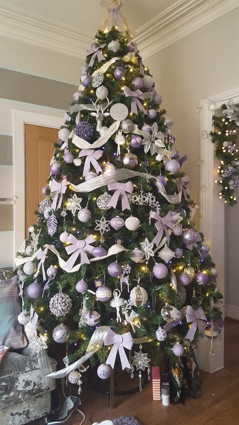 Upcycled decorations Christmas tree silver ivory lavender Upcycled Decorations, Lavender Christmas Tree, Purple Christmas Tree Decorations, Lavender Christmas, Deco Violet, Purple Christmas Decorations, Christmas Tree Silver, Christmas Tree Inspo, White Christmas Tree Ideas