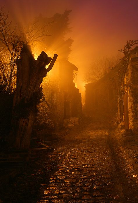 Spooky Places, Dark Places, Dark Photography, Night Photography, White Photography, Dark Art, At Night, Cool Photos, The Sun