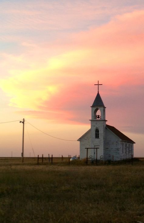 Beautiful church at sunset in Badlands Country Church Aesthetic, Old Chapel Aesthetic, Country Churches Pictures, Church Pictures Aesthetic, Small Town Church Aesthetic, Southern Church Aesthetic, Church Asethic, Old Church Paintings, Paintings Of Churches