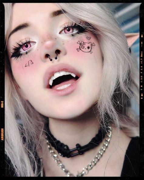 Sucubus Makeup, Milkgore Aesthetic, E Girl Eye Makeup, Milkgore Makeup, E Girl Makeup Aesthetic, Egirl Makeup Eyeliner, Egirls Makeup, Egirl Eyeshadow, Cute Egirl Makeup