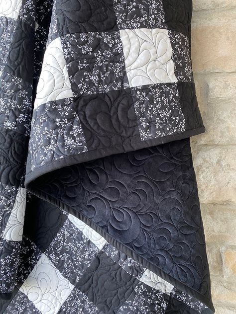 Handmade Black and White Gingham throw size quilt.  Cotton front, solid black minky back Black And Grey Quilts, Black And White Quilts Patterns Ideas, 3 Color Quilts, Monochrome Quilt, Gingham Quilts, White Quilt Bedding, Quilt Neutral, Neutral Quilts, Buffalo Check Quilt