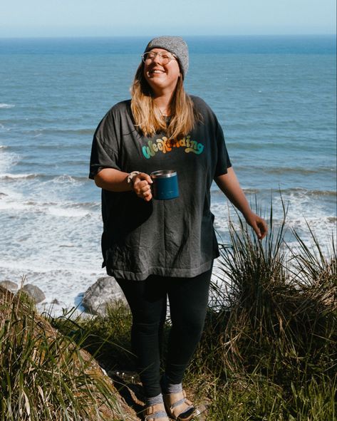 Oversized t shirt Camping Plus Size Outfit, Curvy Camping Outfits, Midsize Camping Outfit, Plus Size Summer Hiking Outfit, Earth Runners Outfit, Earthcore Outfits Winter, Plus Size Outdoorsy Outfits, Mid Size Hiking Outfit, Outdoorsy Style Plus Size