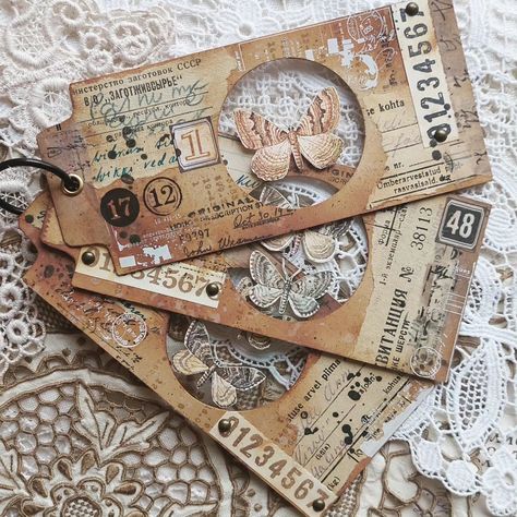 Maarja (@papermoor) • Instagram photos and videos Cards With Pockets Ideas, Junk Journal Ephemera Ideas, Specimen Slides, Specimen Cards, Handmade Ephemera, Junk Journal Embellishments, Vintage Paper Crafts, Handmade Journals Diy, Tim Holtz Crafts