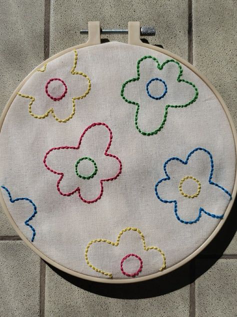 Tiny Embroidery Ideas Easy, Funky Embroidery Designs, Easy Things To Embroider, Embrodiary Design Easy, Shirt Embroidery Ideas Simple, Cute Embroidery Designs Simple, Aesthetic Embroidery Ideas, Cute Easy Embroidery, Embroidery Easy Ideas