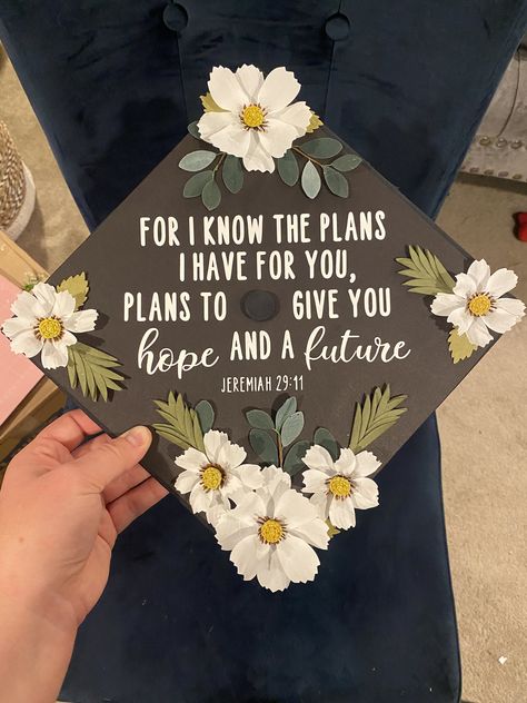 A custom graduation cap gives you the opportunity to express what these last years of your life has meant to you, your family and your future. It allows you to stand out while walking down the aisle and across that stage on graduation day. Take this opportunity to tell YOUR story on YOUR day... your struggle, your success, your motivation, your goals... anything you want to say, say it with a completely custom cap. Now, I know it is easier said then done to do all of that in a 9x9 square, but I College Grad Cap Ideas, Graduation Cap Decoration Diy, Custom Graduation Caps, High School Graduation Cap, College Graduation Cap Decoration, Grad Cap Designs, Diy Graduation Cap, Graduation Cap Designs, Graduation Hat