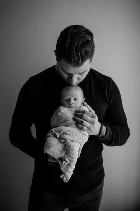 Newborn Father Photography, Father Son Newborn Photos, Father And Newborn Photography, Photoshoot With 2 Month Old, Father Daughter Newborn Pictures, Momma And Newborn Pictures, Father Son Newborn Pictures, Family Photos Nursery, Newborn Couple Photography