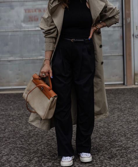 Hermes Bag Outfit Street Style, Herbag Outfits, Hermes Outfit Street Styles, Hermes Herbag 31 Outfit, Everyday Hermes Bags, Jypsiere Hermes Outfit, Herbag Hermes Outfit, Hermes Herbag Outfit, Herbag Hermes