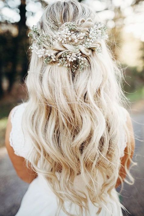 Unforgettable Wedding Hairstyles With Flowers ❤ See more: http://www.weddingforward.com/wedding-hairstyles-with-flowers/ #weddings #weddinghairstyles #HairStyles Boho Wedding Hair, Best Wedding Hairstyles, Long Hair Wedding Styles, Wedding Hairstyles Half Up Half Down, Hair Styles 2017, Wedding Hair Flowers, Wedding Hair Down, Wedding Hairstyles Updo, 짧은 머리