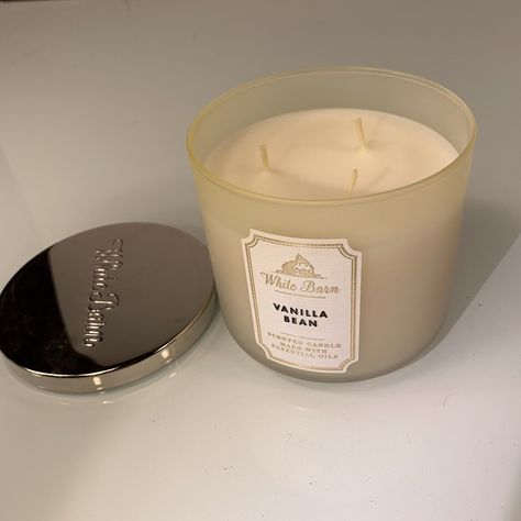 Bales Candle, Vanilla Bean Candle Aesthetic, Vanilla Scented Candles Aesthetic, Vanilla Candle Aesthetic, Vanilla Moodboard, Vanilla Scented Products, White Barn Candles, Bath And Body Candle, Vanilla Bean Candle