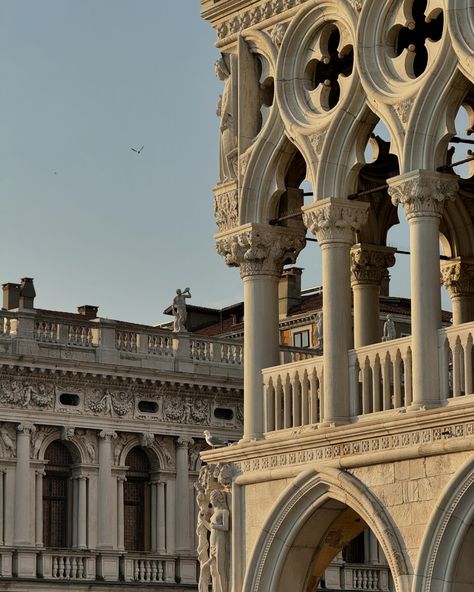 Doges Palace Venice, Venice Buildings, Doge Of Venice, Neo Classical Architecture, Republic Of Venice, Venice Architecture, Doges Palace, Visit Venice, Venice Travel