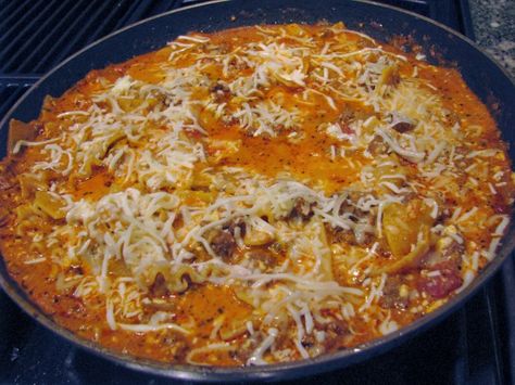 Skillet Lasagna Lasagna Food, Skillet Lasagna Recipe, Cheese Stuffed Meatloaf, Electric Skillet Recipes, Skillet Lasagna, Electric Skillet, Canned Mushrooms, Skillet Recipes, Italian Spices