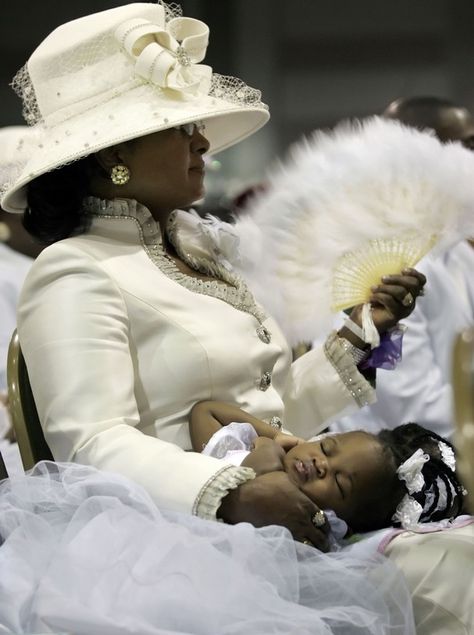 "From a COGIC convention"----I have loved this photo for years----pinned by Annacabella Church Hats African Americans, Cogic Fashion, Outfit For Church, Church Lady Hats, Church Suits And Hats, Outfit Essentials, Church Attire, Women Church, Black Church