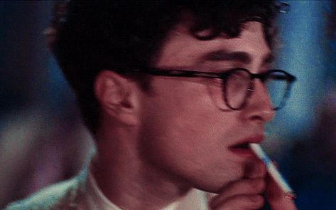 kill your darlings (2013) dir. john krokidas Kill Your Darlings Daniel Radcliffe, Allen Ginsberg Kill Your Darlings, Kill Your Darlings Kiss, Daniel Radcliffe Kill Your Darlings, Kill Your Darlings Aesthetic, Dark Academia Gif, Daniel Rad, Lucien Carr, Movie Core