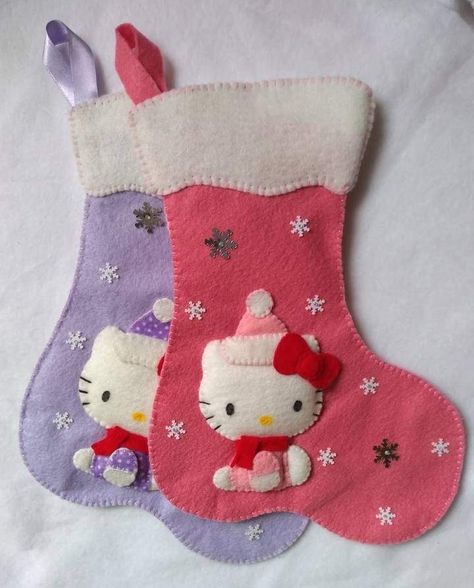 Sanrio Sewing Ideas, Hello Kitty Felt Pattern, Hello Kitty Stocking, Diy Stocking Ideas, Hello Kitty Christmas Decorations, Felt Stockings Christmas Diy, Stocking Decorating Ideas, Hello Kitty Navidad, Stocking Decorating