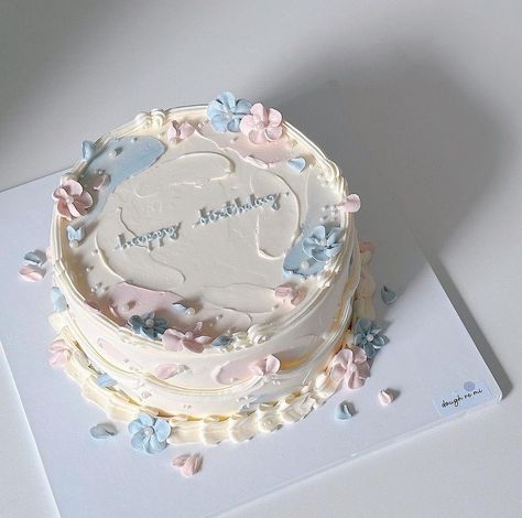 Cake Birthday Korea Simple, Aesthetic Blue Birthday Cake, Korean Cake Birthday Simple Pastel, Sky Blue Bento Cake, Cake Birthday Korea Simple Blue, Birthday Cake Korean, Girly Birthday Cakes, Floral Cake Design, Small Birthday Cakes