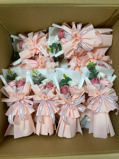 Satin Rose Bouquet, Hampers Bag, Single Rose Bouquet, Single Flower Bouquet, Flower Shop Interiors, Ribbon Flowers Bouquet, Diy Bouquet Wrap, Flower Bouquet Diy, Bridal Bouquet Flowers