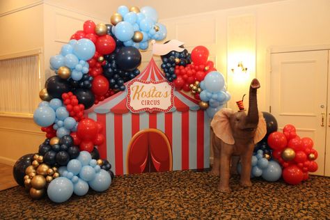 Tent Backdrop, Circus Carnival Party, 1st Birthday Balloons, Creepy Carnival, Carnival Themed Party, Circus Tent, Circus Birthday, Circus Theme, Balloon Animals