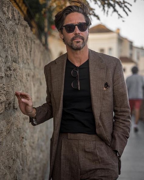 Men’s Modern Suits, Mens Sartorial Style, Men’s Brown Suit Outfit, Men’s Suit Inspiration, Textured Suits For Men, Black And Brown Suit Men, Men’s Suit With Tshirt, Modern Men’s Suits, Mens Work Suit