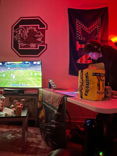 college, dj, frat, uofsc Frat House Bedroom, Frat Dorm Room, Frat House Interior, Frat House Aesthetic, Boy Apartment Decor, College Apartment Guys, Chance Aesthetic, College Dorm Lights, Stacy Willingham