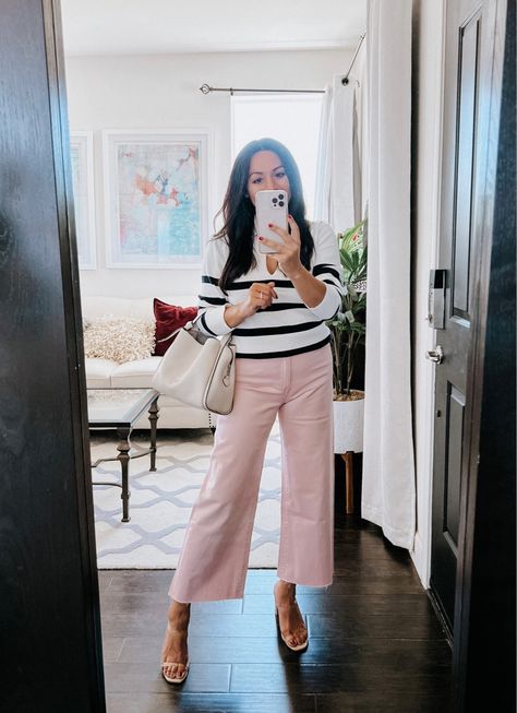 Pink Cropped Pants Outfit, Light Pink Trousers Outfit, Light Pink Jeans Outfit, Light Pink Pants Outfit, Pink Top Black Pants, Pink Trousers Outfit, Pink Jeans Outfit, Pink Culottes, Cropped Pants Outfit