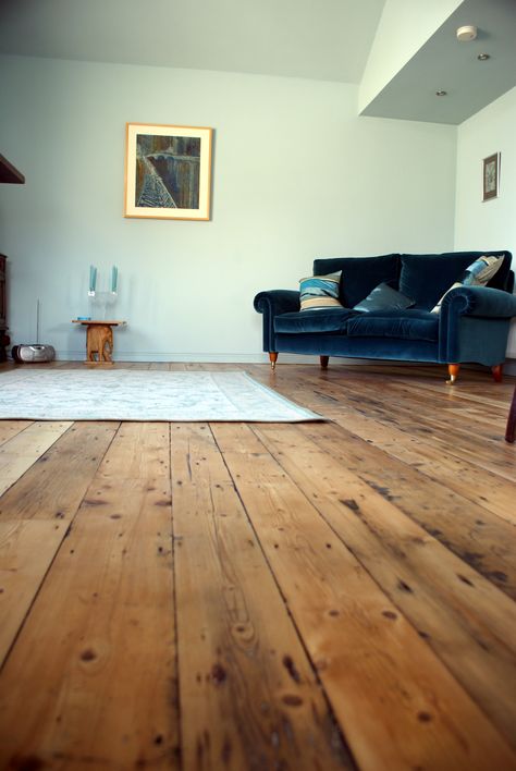 Wooden Floor Living Room Decor, Wooden Floors Ideas, Wooden Flooring Design, Wooden Flooring Ideas, Wooden Floor Ideas, Wooden Floor Living Room, Wood Floor Living Room, Wooden Floors Living Room, Wooden Plank Flooring