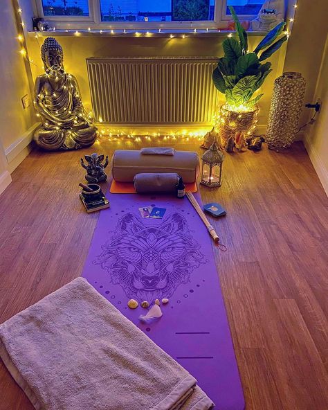 Yoga Meditation Room Ideas, Yoga Room Ideas, Healing Room Decor, Meditation Room Ideas, Yoga Corner, Zen Room Decor, Home Yoga Room, Yoga Meditation Room, Spiritual Room