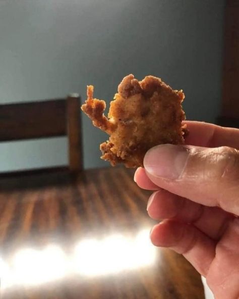 An angry chicken nugget. Clown World, Angry Chicken, Small Frog, Chicken Nugget, August 27, Weird Pictures, Random Pictures, Chicken Nuggets, Funny Photos