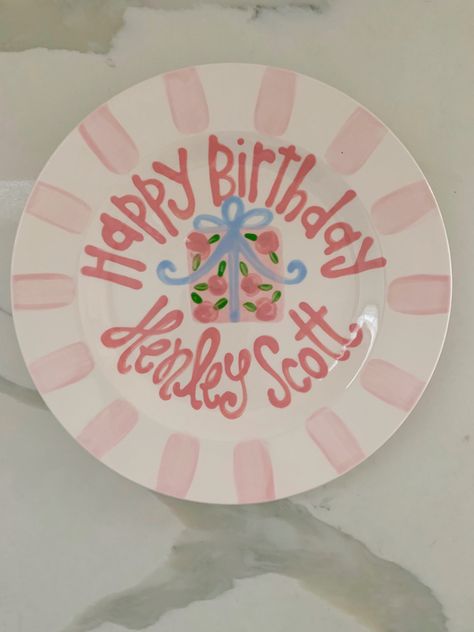 Diy Birthday Plate Decorating, Birthday Plate Ideas Girl, Birthday Plate Girl, Happy Birthday Plates, Pottery Birthday Plate, Hand Painted Birthday Plate, Birthday Plates Ceramic Diy, Diy Painted Plate, Baby Birthday Plate