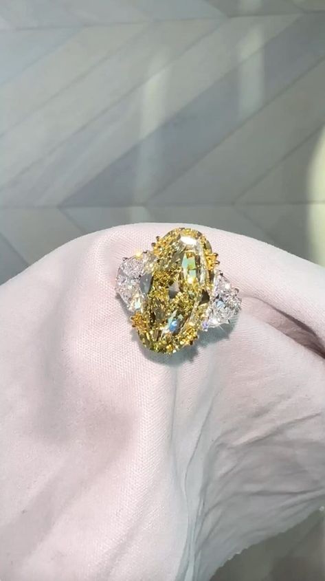 Oval Yellow  diamond ring, 3 stone engagement ring, 12 carats oval cut fancy  diamond ring, pastel yellow ring, yellow diamond promise ring Welcome To My Shop, Great to Know You All Here. 💍 𝐑𝐢𝐧𝐠 𝐃𝐞𝐭𝐚𝐢𝐥𝐬  🔹 𝐌𝐞𝐭𝐚𝐥 𝐎𝐩𝐭𝐢𝐨𝐧𝐬:925 Sterling Silver 10 Carat/14 Carat/18 Carat Gold (Can be made in yellow/rose/white gold) 🔹 𝐒𝐭𝐨𝐧𝐞 𝐂𝐡𝐨𝐢𝐜𝐞: Moissanite  🔹 𝐒𝐭𝐨𝐧𝐞 𝐒𝐡𝐚𝐩𝐞: oval 🔹 𝐒𝐭𝐨𝐧𝐞 𝐒𝐢𝐳𝐞: 8 CT 🔹 𝐁𝐚𝐧𝐝 𝐒𝐡𝐚𝐧𝐤 𝐏𝐫𝐨𝐟𝐢𝐥𝐞: Designer  🔹 𝐁𝐚𝐧𝐝 𝐖 Canary Diamond Ring, Ring Yellow Diamond, Three Diamond Ring, Ring 3 Stone, Fancy Diamond Ring, 3 Stone Engagement Ring, Canary Diamond, Yellow Diamond Ring, Yellow Ring