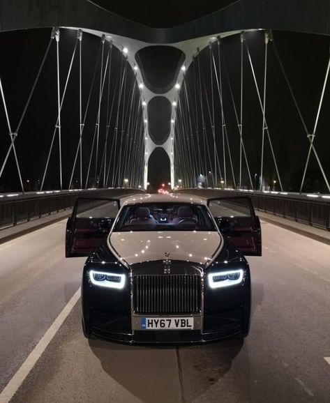 Black Rolls Royce Aesthetic, Rolls Royce Phantom Aesthetic, Matte Black Rolls Royce, Rolls Royce Aesthetic, Black Rolls Royce, Phantom Car, Rolls Royce Wallpaper, Rolls Royce Black, Luxury Car Garage