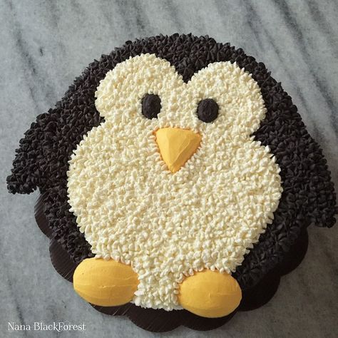 #penguin #penguincake #blackforestcake #nanablackforest Cake Karakter, Penguin Cupcakes, Penguin Cake, Penguin Cakes, Penguin Birthday, Penguin Party, 4th Birthday Cakes, Animal Cakes, Animal Cake