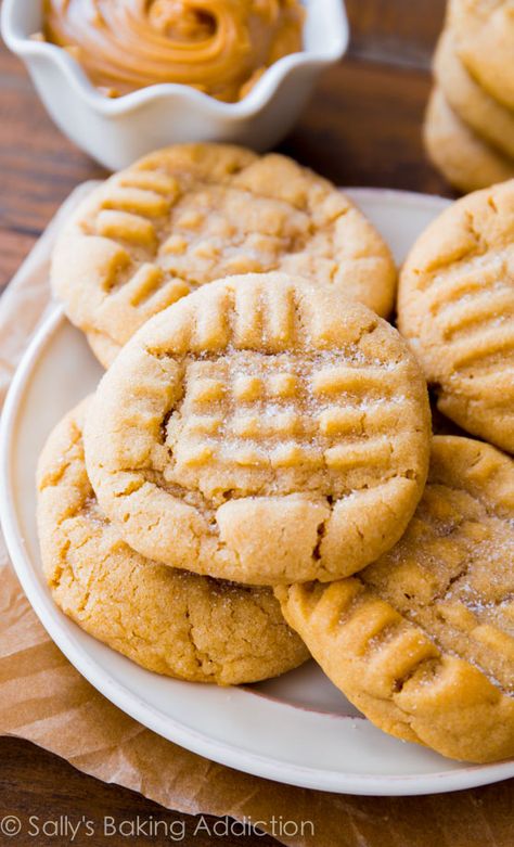 This is my favorite recipe for Classic Peanut Butter Cookies. Easy to make, easier to eat! SallysBakingAddiction.com #cookie_recipes #kid_friendly_recipes Sallys Baking, Classic Peanut Butter Cookies, Crumpets, Peanut Butter Recipes, Homemade Cookies, Yummy Sweets, Peanut Butter Cookies, Cookie Desserts, Holiday Baking