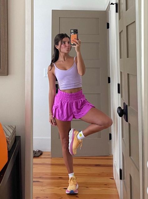 Preppy Outfit Athletic, Athletic Vacation Outfits, Workout Clothing Aesthetic, Athletic Fits Aesthetic, Cute Running Outfits Aesthetic, Running Outfits For Women Cold, Bright Athleisure Outfits, Colorful Running Outfit, Athleta Aesthetic