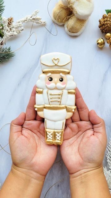 Cookie Christmas Decorations, Nutcracker Decorated Cookies, Nutcracker Cookies Decorated, Nutcracker Sugar Cookies, Christmas Cookies Decoration, Nutcracker Cookies, St Patrick's Day Cookies, Christmas Pastries, Cookies Decoradas