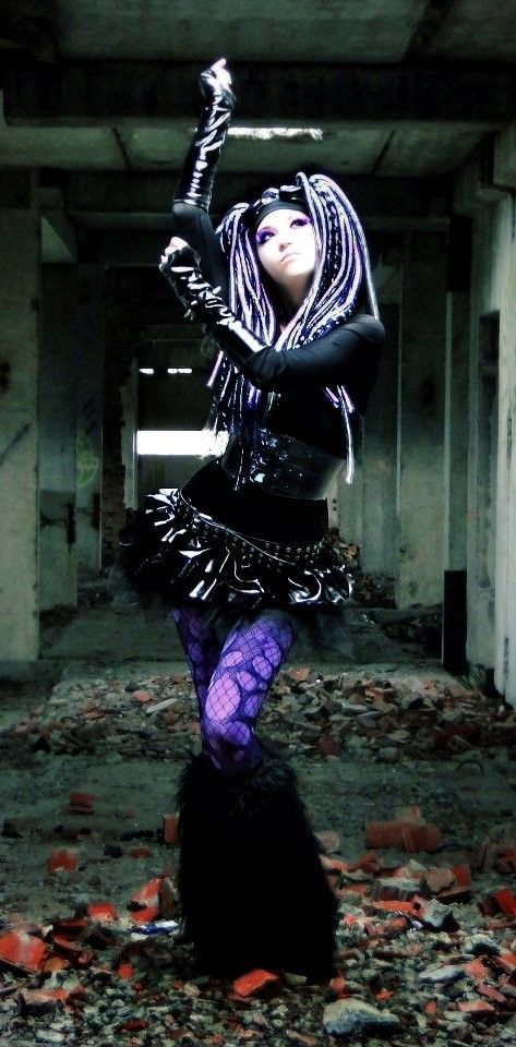 Cybergoth Outfits, Gothic Cyberpunk, Cybergoth Fashion, Industrial Goth, Cybergoth Style, Gothic Women, Arte Punk, Cyberpunk Fashion, Goth Beauty