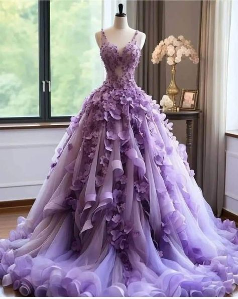 Ball Gowns Fantasy, Lilac Prom Dresses, Sweet Sixteen Dresses, Purple Wedding Dress, Pretty Quinceanera Dresses, Purple Prom Dress, Theme Dress, Princess Ball Gowns, Prom Dress Inspiration