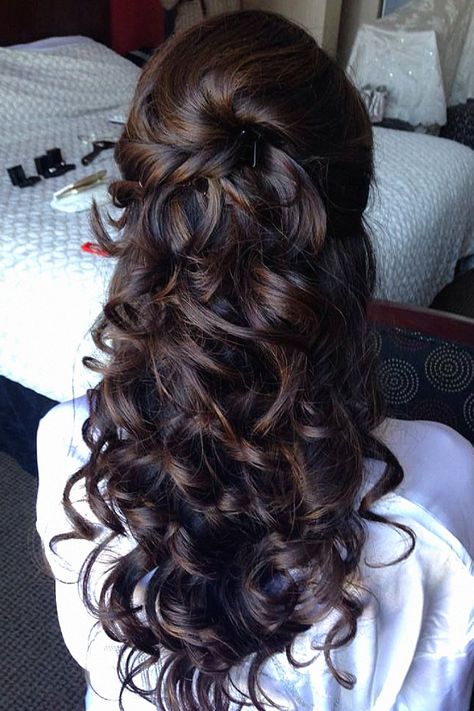 That curly wedding hair feels stunning for the bride-to-be with natural curls. I’m passionate about this one for bridal imagery. Collect this look to your bridal board. Dark Hair Wedding Hairstyles Brides, Curls Wedding Hair, Bridal Hairstyle Ideas, Wedding Curls, Formal Hair, Curly Wedding Hair, Bridal Hair Inspiration, Long Hair Wedding Styles, Bridal Hairstyle