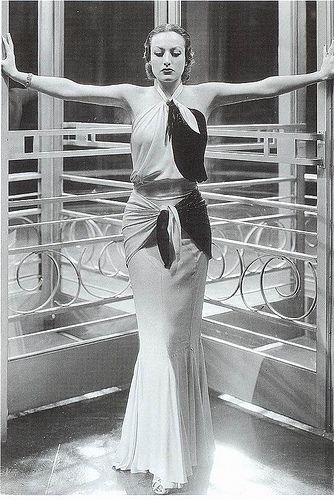 Joan Crawford, dress by Adrian, 1932 Joan Crawford Mommy Dearest, Joan Crawford Children, Joan Crawford Movies, 1920s Actresses, Adrienne Ames, Klasik Hollywood, George Hurrell, Jane Russell, Mommy Dearest