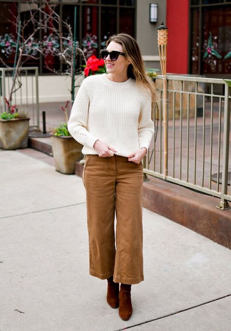 Everlane wide leg crop pants fall winter outfit with ivory knit sweater and Aquatalia boots — Cotton Cashmere Cat Hair Work Outfits With Boots, Smart Casual Winter Outfits, Shoes For The Office, Cropped Pants Outfit, Wide Leg Pants Outfit, Smart Casual Dress, Leg Pants Outfit, Wide Leg Crop Pants, Winter Work