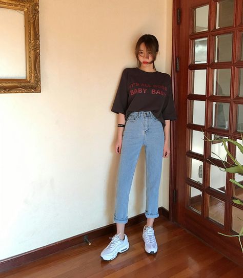 @linaphat Korean Boyfriend Jeans And Tshirt Tshirt Outfit Oversized, Oversized Tshirt Outfit Casual, Oversized Tshirt Outfit Korean, Cake Tshirt, Oversized Tshirt Outfit Jeans, Oversized Tshirt Outfit Summer, Tshirt Outfit Summer, Oversized Tshirt Outfit, Korean Heart