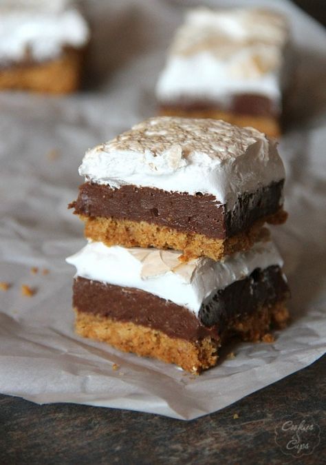 S'mores Fudge Bars | Cookies and Cups Smores Fudge, Baking Brownies, Smore Recipes, Fudge Bars, 200 Calories, Yummy Sweets, Fudge Recipes, Best Dessert Recipes, Betty Crocker